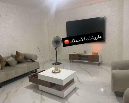 مزنون مع طاولة بسعر {1200} شيكل